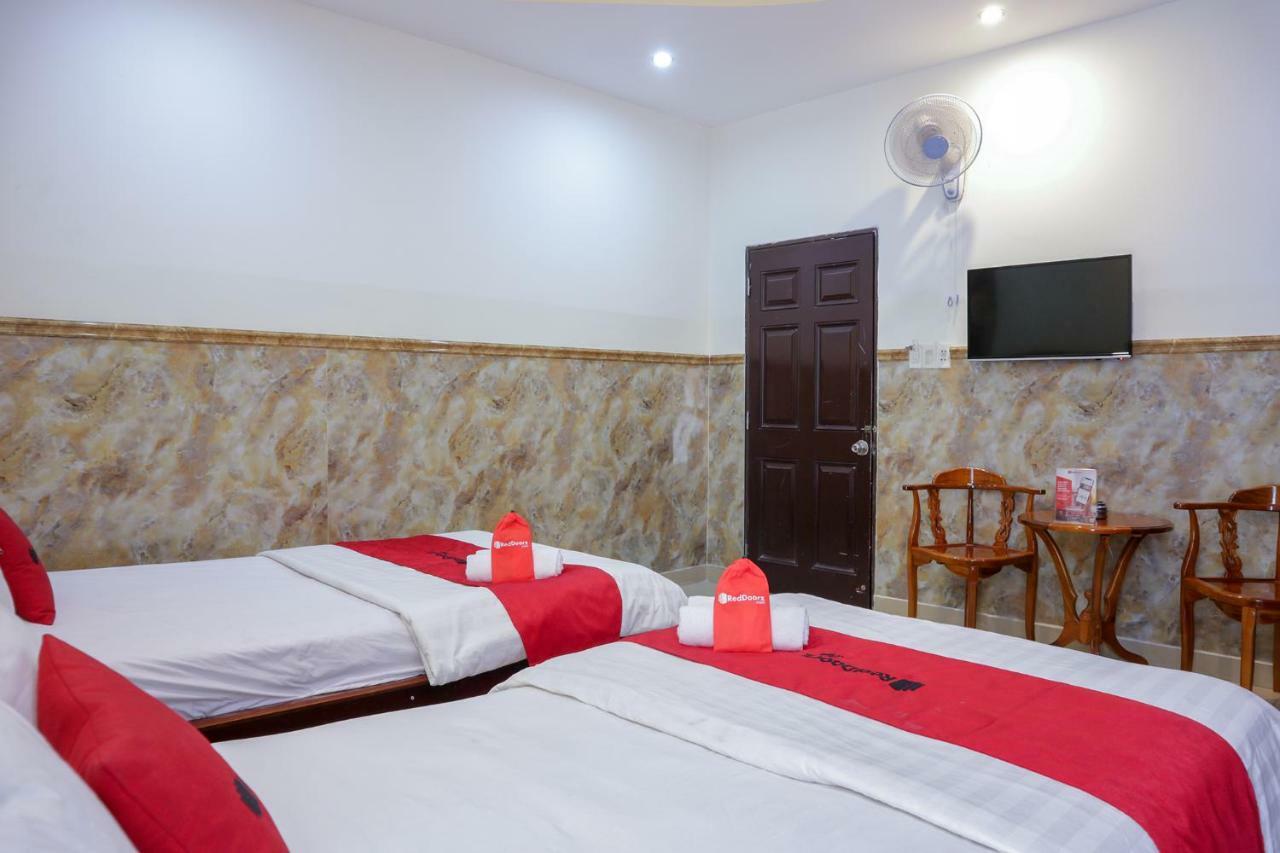 Reddoorz Plus Near Mien Tay Bus Station 2 Ho-Chi-Minh-Stadt Exterior foto